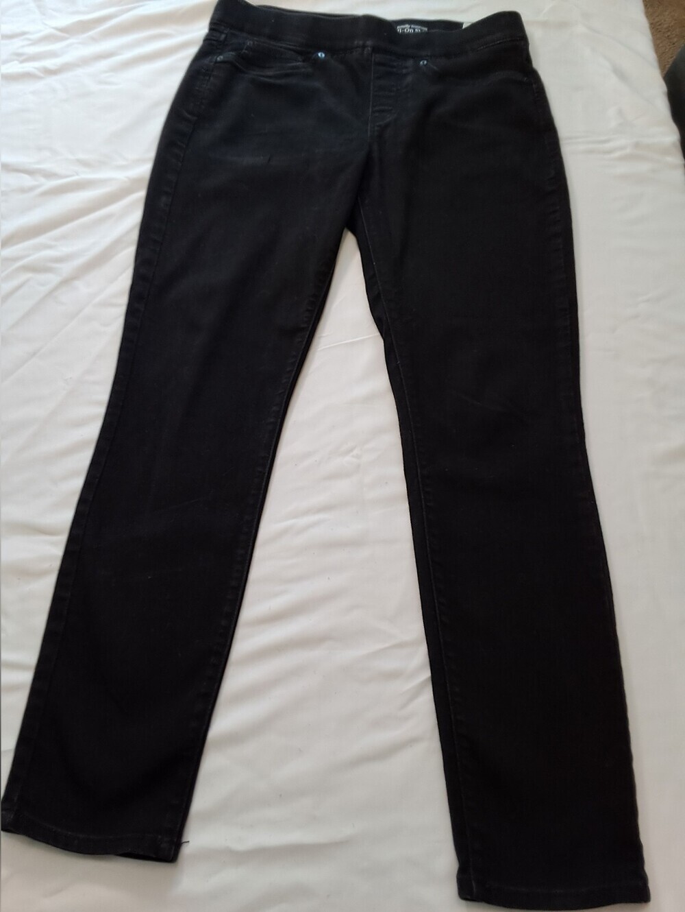 Black Pull On  Skinny Jeans with Stretch - Gold